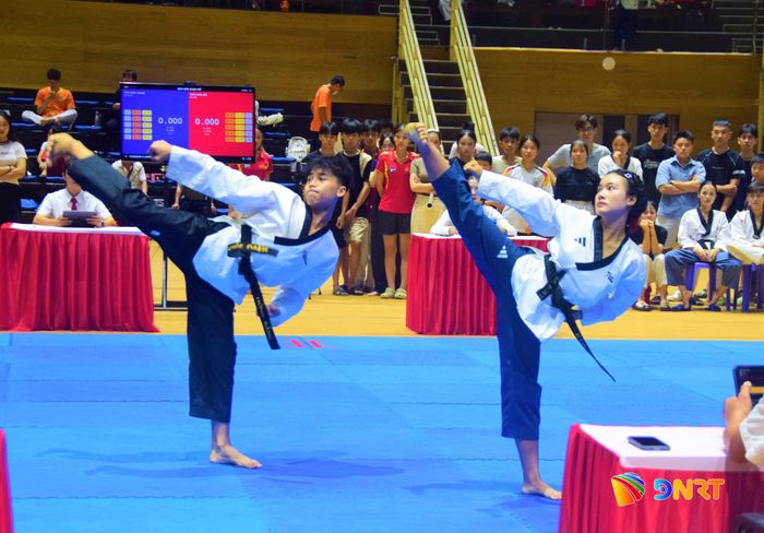 Vận động viên thi đấu nội dung quyền môn Taekwondo. Ảnh: THÀNH DANH