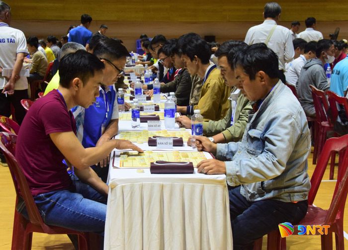 Các kỳ thủ thi đấu môn cờ tướng. Ảnh: THÀNH DANH