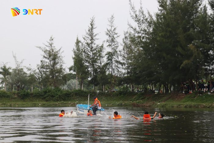 Các tình huống đảm bảo tuyệt đối an toàn cho người và phương tiện tham gia thực tập. Ảnh: KHÁNH NGÂN
