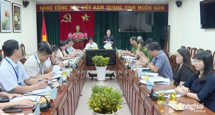 Ủy viên Ban Thường vụ Thành ủy, Phó Chủ tịch Thường trực HĐND thành phố Đồng Nai Đặng Minh Nguyệt phát biểu tại cuộc họp. Ảnh: Văn Đoàn