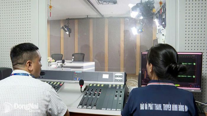 Công tác chuẩn bị trước giờ lên sóng “Tài tử phương Nam”. Ảnh: HT