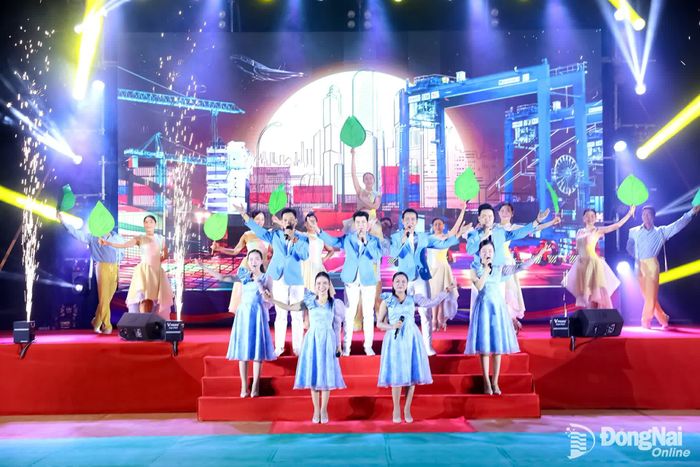 Chương trình nghệ thuật đặc sắc tại lễ bế mạc. Ảnh: Huy Anh - Thành Nhân