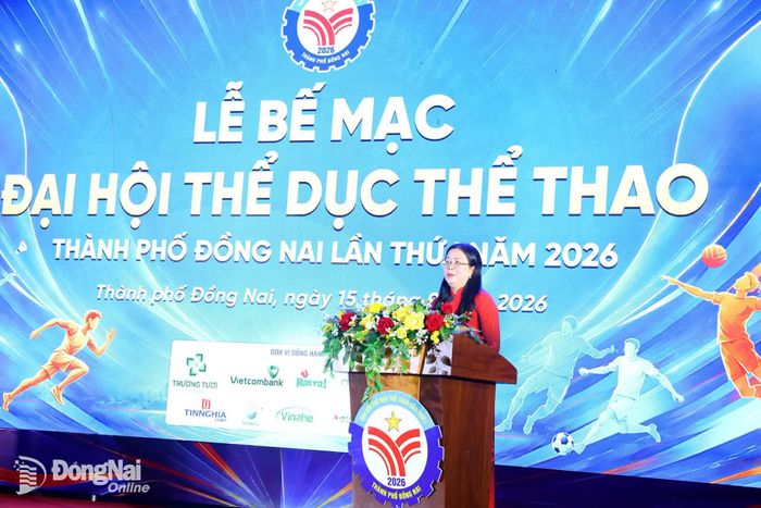 Thành ủy viên, Giám đốc Sở Văn hóa, Thể thao và Du lịch Lê Thị Ngọc Loan, Phó Trưởng ban Thường trực Ban Chỉ đạo Đại hội Thể dục thể thao thành phố Đồng Nai lần thứ I năm 2026 phát động phong trào thi đua tập luyện lập thành tích tại Đại hội Thể thao toàn quốc lần thứ X. Ảnh: Huy Anh