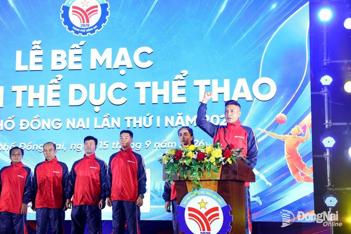Huấn luyện viên Vũ Đình Tiến, đại diện lực lượng huấn luyện viên hứa quyết tâm đạt thành tích cao nhất tại Đại hội Thể thao toàn quốc lần thứ X năm 2026. Ảnh: Huy Anh