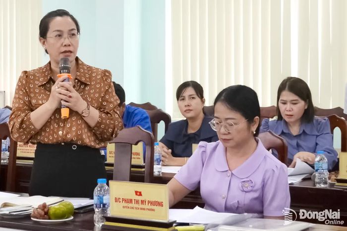 Trưởng ban Xây dựng Đảng phường Biên Hòa Ngô Thị Trâm phát biểu tại hội nghị. Ảnh: Phương Hằng