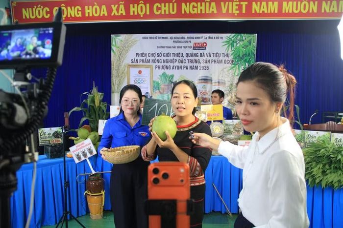  Các sản phẩm nông sản đặc trưng của địa phương được rất nhiều khách hàng đón nhận tại buổi livestream của phường Ayun Pa. Ảnh: Hoàng Hoài 
