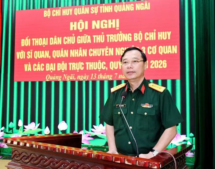  Đại tá Trần Thế Phan - Chỉ huy trưởng Bộ CHQS tỉnh Quảng Ngãi được điều động, bổ nhiệm giữ chức Chỉ huy trưởng Bộ CHQS tỉnh Gia Lai. Ảnh: Trọng Quốc 