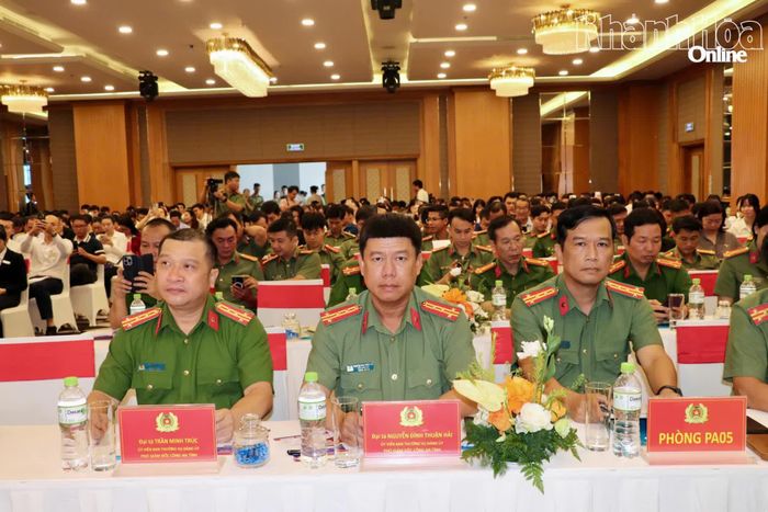 Các đại biểu tham dự hội nghị.