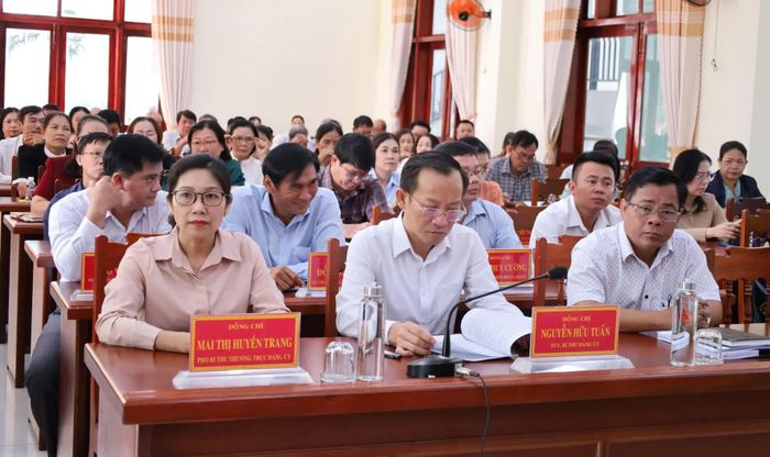 Các đại biểu dự hội nghị.