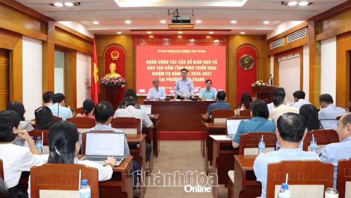 Lãnh đạo Sở Giáo dục và Đào tạo phát biểu tại buổi làm việc.