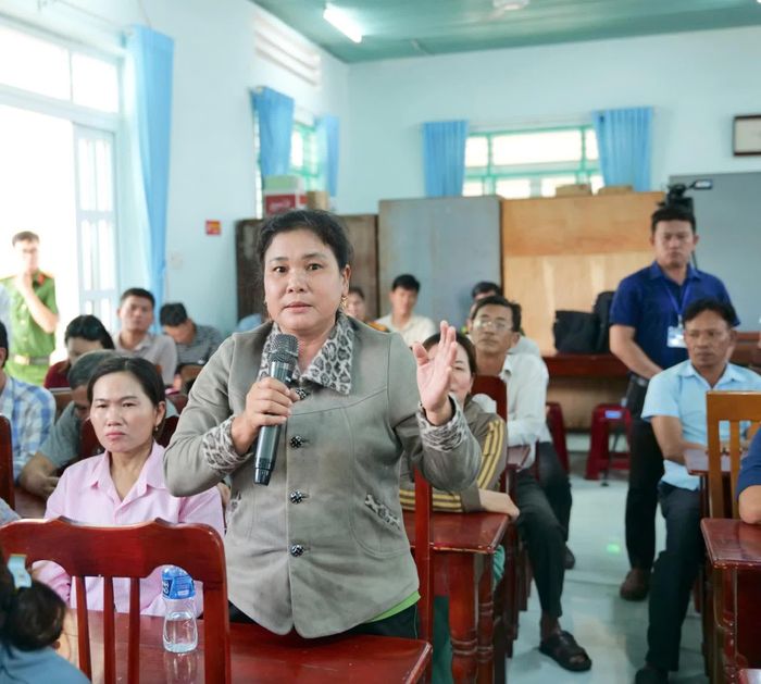 Người dân bị ảnh hưởng bởi Dự án Nhà máy điện hạt nhân Ninh Thuận 2 nêu ý kiến tại buổi đối thoại.