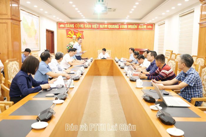 Quang cảnh cuộc họp.
