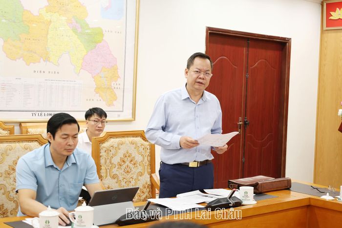 Lãnh đạo Sở Khoa học và Công nghệ thông tin về công tác chuẩn bị cho hội thảo.