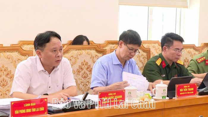 Các đại biểu dự phiên họp.