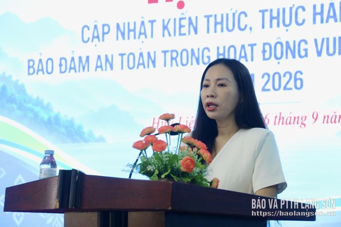 Lãnh đạo Sở Văn hoá, Thể thao và Du lịch tỉnh phát biểu tại lớp tập huấn