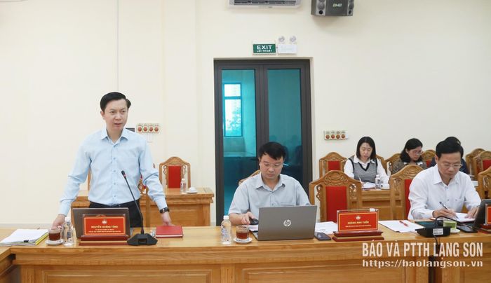 Đồng chí Nguyễn Hoàng Tùng, Ủy viên Ban Thường vụ Tỉnh ủy, Phó Chủ tịch Thường trực Ủy ban MTTQ Việt Nam tỉnh phát biểu tại cuộc họp