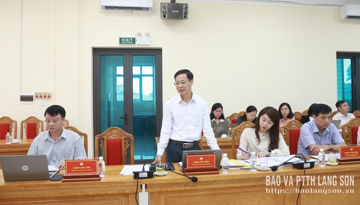 Phó Chủ tịch Ủy ban MTTQ Việt Nam tỉnh phát biểu tại cuộc họp
