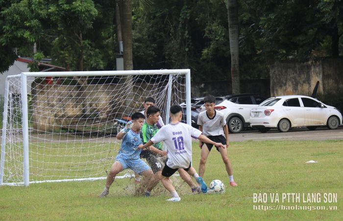 Trận đấu giữa đội xã Bắc Sơn và Trường THPT Bắc Sơn