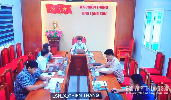 Đại biểu dự cuộc họp tại điểm cầu xã Chiến Thắng