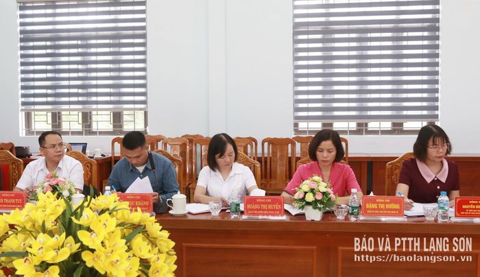 Các đại biểu dự buổi kiểm tra