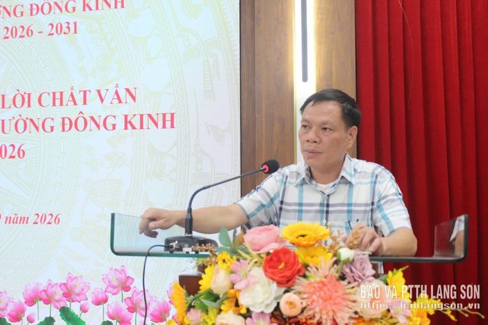 Lãnh đạo UBND phường Đông Kinh trả lời chất vấn