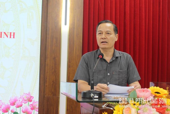 Đồng chí Phùng Quang Hội, Ủy viên Ban Thường vụ Tỉnh ủy, Bí thư Đảng ủy, Chủ tịch HĐND phường Đông Kinh phát biểu kết luận phiên chất vấn