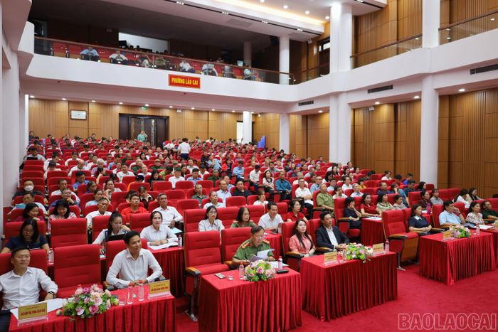Quang cảnh hội nghị.