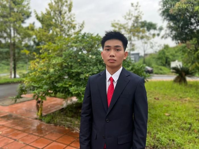 Thí sinh Đặng Văn Vị, lớp Cao đẳng Điện chất lượng cao K24 tham dự Kỳ thi Kỹ năng nghề thế giới lần thứ 48.