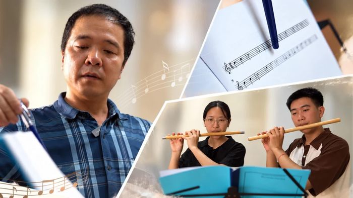 Giảng viên Nguyễn Đình Chí hướng dẫn những nốt nhạc đầu tiên cho sinh viên năm thứ nhất.