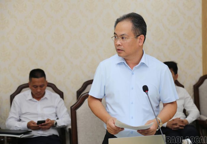 Lãnh đạo một số sở, ngành nêu ý kiến.