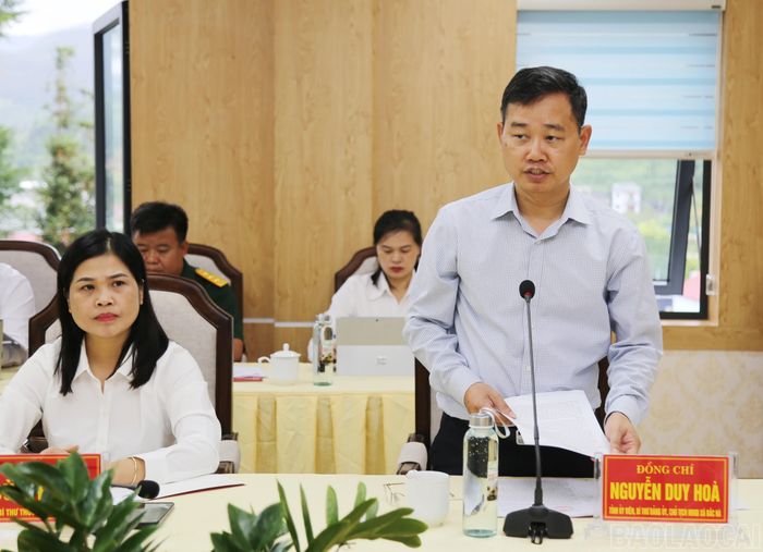 Đồng chí Nguyễn Duy Hòa - Ủy viên Ban Chấp hành Đảng bộ tỉnh, Bí thư Đảng ủy, Chủ tịch HĐND xã Bắc Hà báo cáo kết quả thực hiện nhiệm vụ 9 tháng năm 2026.
