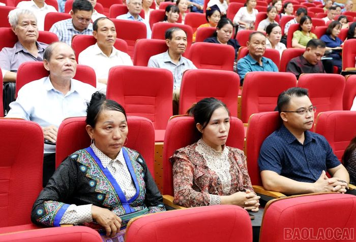 Hơn 300 đại biểu dự diễn đàn.