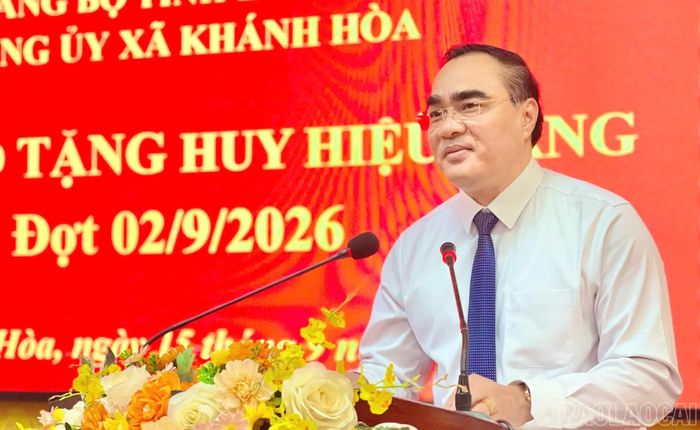 Đồng chí Nguyễn Hữu Long - Ủy viên Ban Chấp hành Đảng bộ tỉnh, Phó Bí thư chuyên trách Đảng ủy UBND tỉnh phát biểu tại buổi lễ.