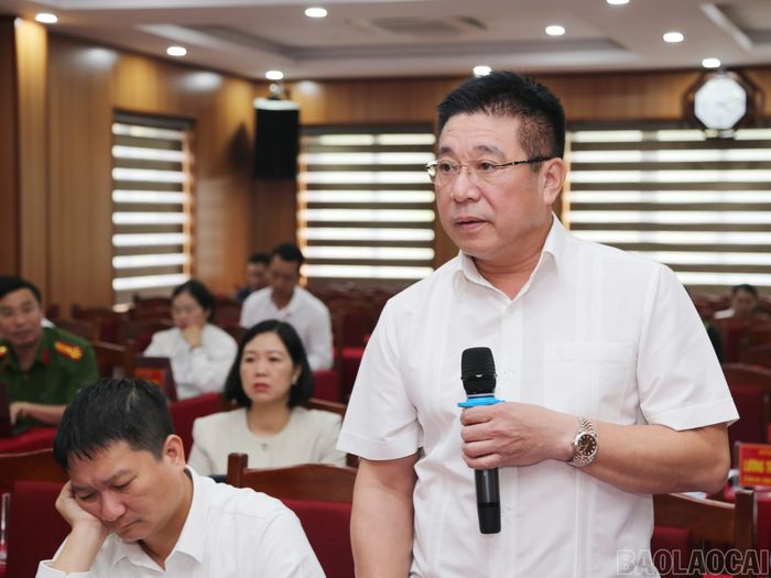 Lãnh đạo Sở Xây dựng phát biểu ý kiến.