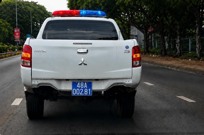 Đội CSGT đường bộ số 4, Phòng CSGT Công an tỉnh Lâm Đồng mở đường, hỗ trợ đưa bệnh nhân đến Bệnh viện Đa khoa Thiện Hạnh cấp cứu