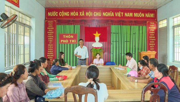 Ngân hàng Chính sách xã hội và chính quyền địa phương trao đổi với người dân về sử dụng vốn vay đúng mục đích, hiệu quả