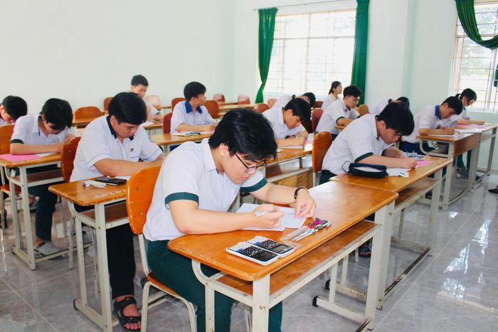 Thí sinh làm bài thi