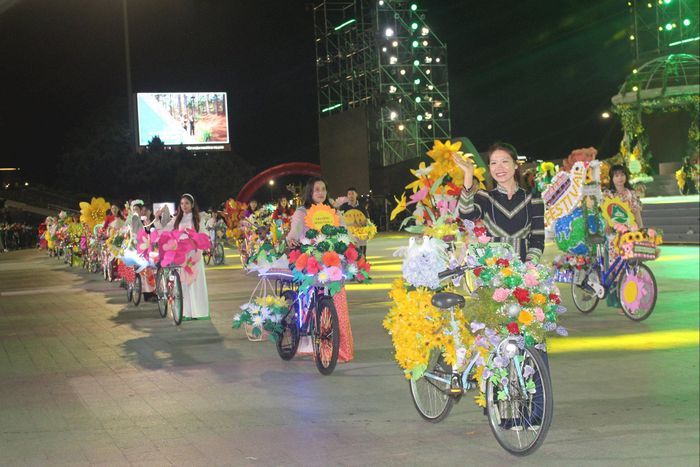 Trình diễn xe đạp hoa