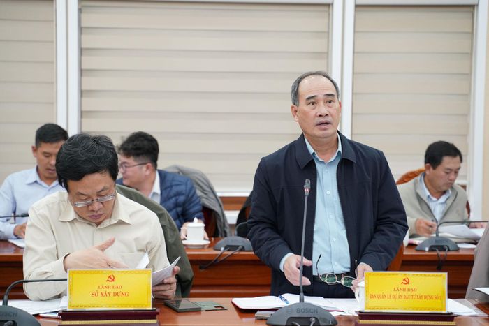 Ông Nguyễn Quang Tứ, Giám đốc Ban Quản lý dự án đầu tư xây dựng số 1 phát biểu tại buổi làm việc