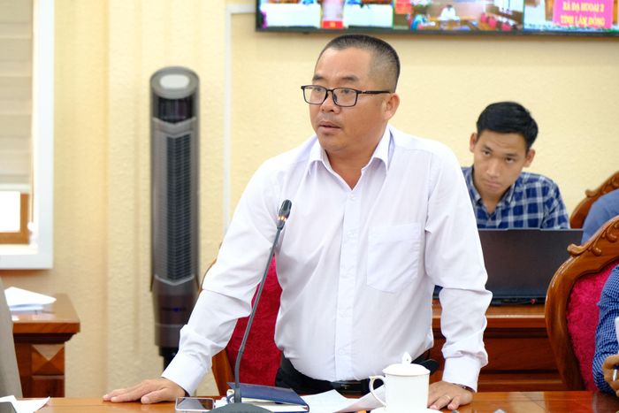 Ông Trần Pháp, Phó Giám đốc Dự án cao tốc Tân Phú - Bảo Lộc báo cáo tiến độ thi công dự án