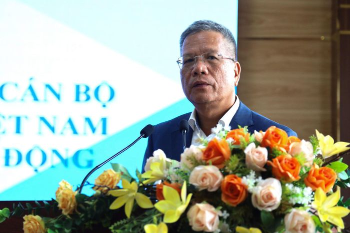 Phó Giám đốc BHXH Việt Nam Trần Đình Liệu phát biểu chúc mừng tại hội nghị