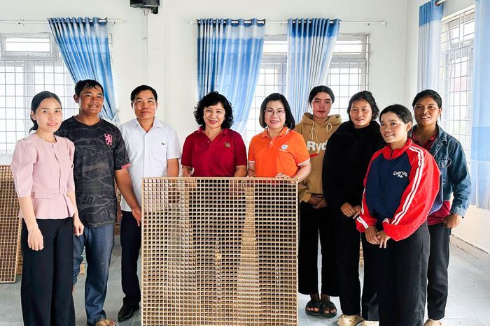 Việc hỗ trợ né giúp các hộ nâng cao hiệu quả nuôi tằm, cải thiện thu nhập, ổn định cuộc sống