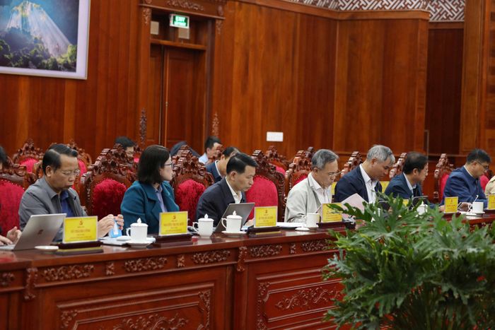 Lãnh đạo các ban, sở, ngành tham dự hội nghị
