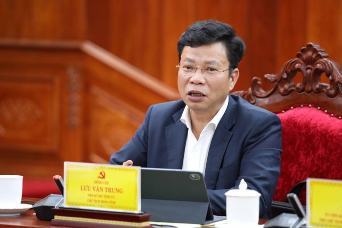 Đồng chí Lưu Văn Trung, Phó Bí thư Tỉnh ủy, Chủ tịch HĐND tỉnh Lâm Đồng góp ý các nội dung về giải ngân vốn đầu tư công trên địa bàn tỉnh