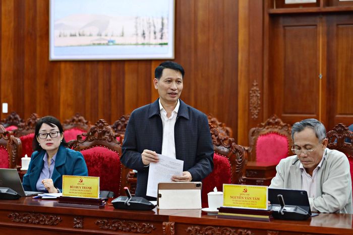 Đồng chí Bùi Huy Thành, Ủy viên Ban Thường vụ Tỉnh ủy, Trưởng Ban Tuyên giáo Tỉnh ủy phát biểu tại hội nghị
