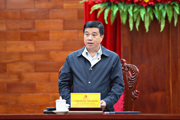 Đồng chí Y Thanh Hà Niê Kđăm, Ủy viên Ban Chấp hành Trung ương Đảng, Bí thư Tỉnh ủy, Trưởng Đoàn ĐBQH tỉnh Lâm Đồng phát biểu chỉ đạo tại hội nghị
