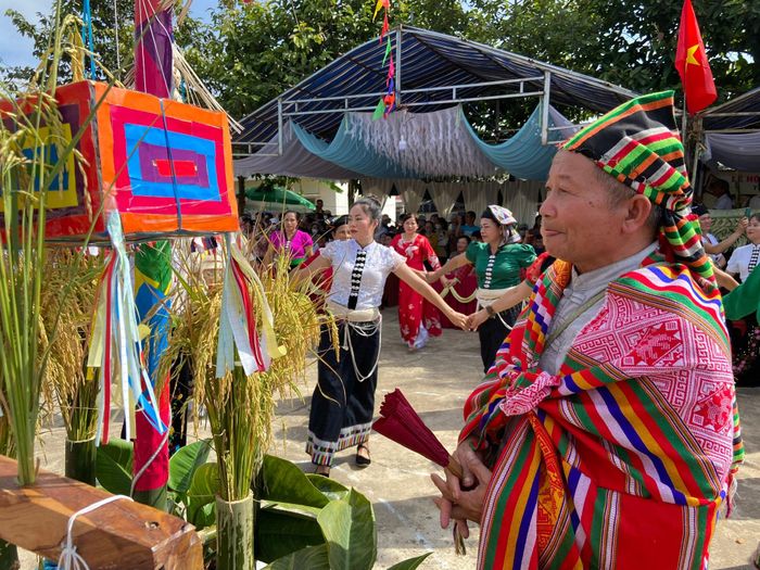 Vào tháng 11 hàng năm, sau khi thu hoạch lúa, đồng bào dân tộc Thái thôn Đắk Thanh, xã Đắk Sắk thường xuyên tổ chức Lễ hội cúng lúa mới