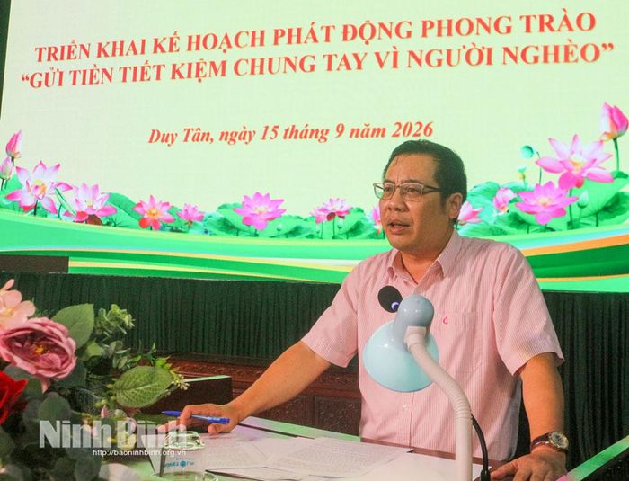 Đồng chí Vũ Trọng Hiểu, Giám đốc Phòng giao dịch NHCSXH Duy Tiên phát biểu tại hội nghị.