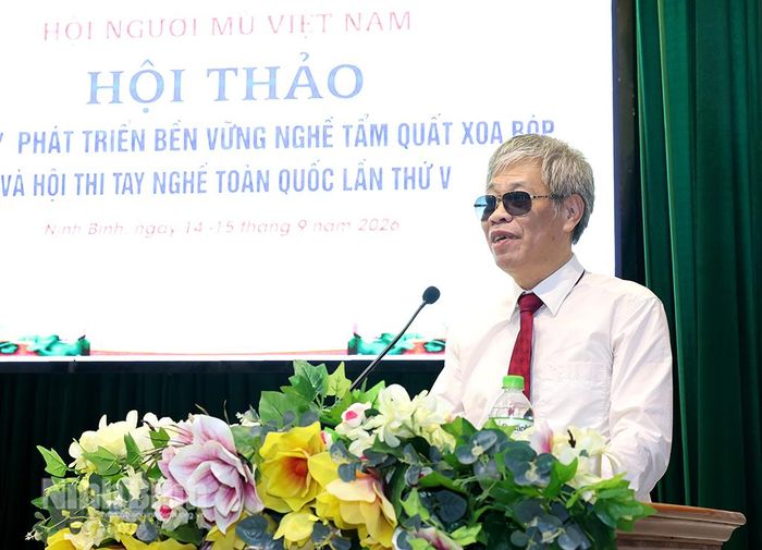 Đồng chí Đinh Thanh Tùng, Phó Chủ tịch Thường trực Hội Người mù Việt Nam phát biểu tại Hội thảo.