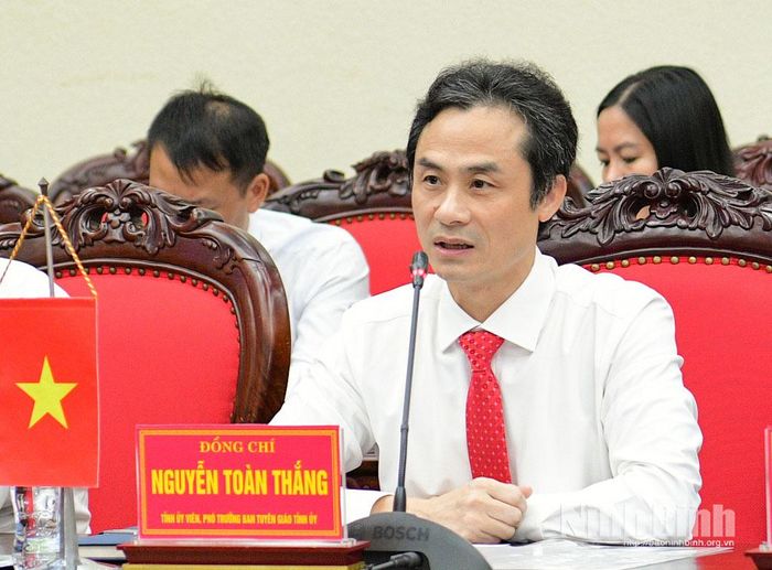 Đồng chí Nguyễn Toàn Thắng, Tỉnh ủy viên, Phó Trưởng Ban Tuyên giáo Tỉnh ủy phát biểu tại buổi làm việc.
